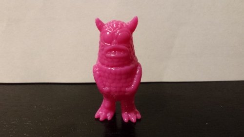 Micro Greasebat figure by Jeff Lamm, produced by Monster Worship. Front view.