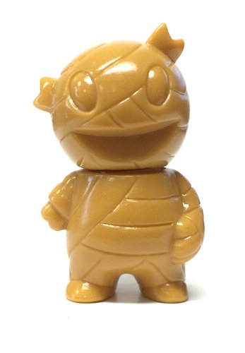 Micro Mummy Boy - Peanut Butter figure by Brian Flynn, produced by Super7. Front view.