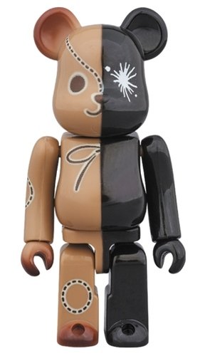 MIHARAYASUHIRO BLACK×BROWN BE@RBRICK 100% figure, produced by Medicom Toy. Front view.