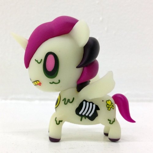 Milo (Chase) figure by Simone Legno (Tokidoki), produced by Tokidoki. Side view.