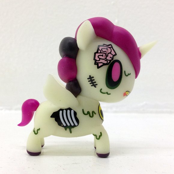 Milo (Chase) figure by Simone Legno (Tokidoki), produced by Tokidoki. Side view.