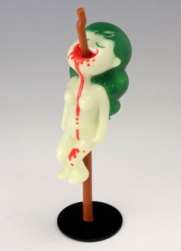 Mimi the Cannibal Girl - GID figure by Utomaru, produced by Tomenosuke. Front view.