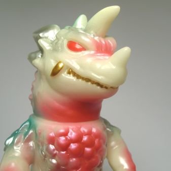 Mini Drazoran - GID figure by Mark Nagata, produced by Max Toy Co.. Detail view.