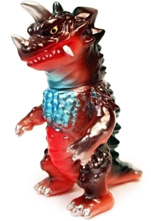 Mini Drazoran - Mount Kobo Limited  figure by Mark Nagata, produced by Max Toy Co.. Side view.