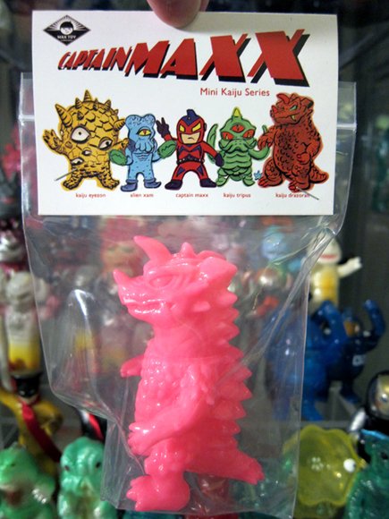 Mini Drazoran - Unpainted Pink figure by Mark Nagata, produced by Max Toy Co.. Packaging.