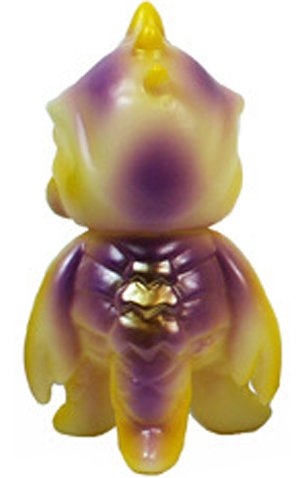 Mini TriPus - GID figure by Mark Nagata, produced by Max Toy Co.. Back view.