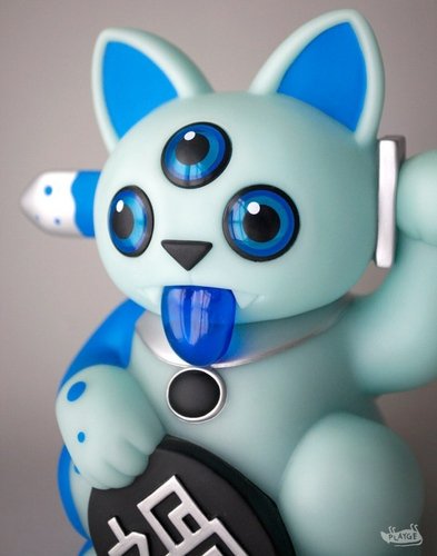 Misfortune Cat - Blue GID Chase figure by Ferg, produced by Playge. Front view.