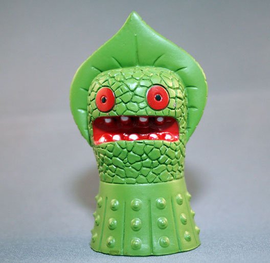 Mothman vs. Flatwoods Monster figure by David Horvath, produced by Pretty Ugly Llc.. Front view.