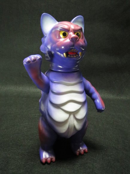 Mountain Cat Kaijyu Nyagos (山猫怪獣ニャゴス) figure, produced by Renovatio. Front view.
