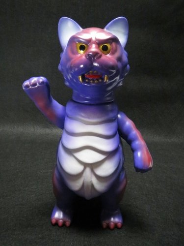 Mountain Cat Kaijyu Nyagos (山猫怪獣ニャゴス) figure, produced by Renovatio. Front view.