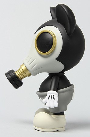 Mousemask Murphy - ZacPac figure by Ron English, produced by Made By Monsters. Side view.