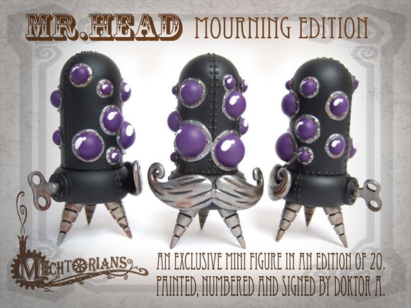 Mr. Head - Mourning  figure by Doktor A, produced by Mindstyle. Front view.