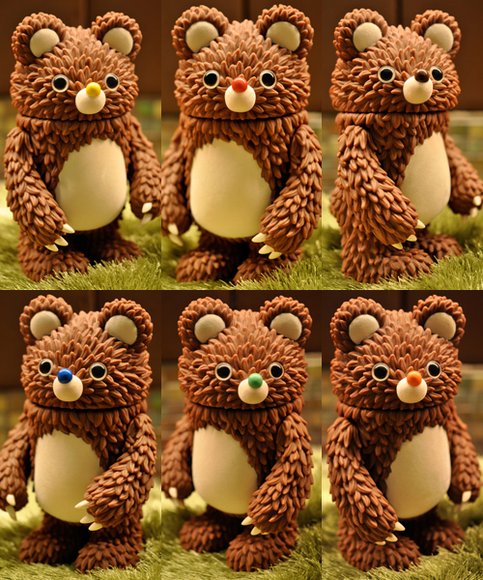 Muckey (ムッキー) - Crazy Chocolate figure by Hiroto Ohkubo, produced by Instinctoy. Front view.
