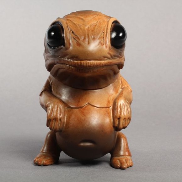 Mud Puddle Snybora figure by Chris Ryniak, produced by Squibbles Ink + Rotofugi. Front view.