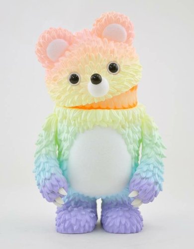 Muckey （ムッキー) Fantasmic Rainbow  G.I.D. figure by Hiroto Ohkubo, produced by Instinctoy. Front view.