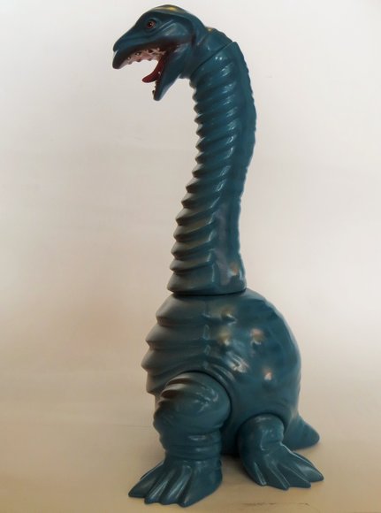 Neclong (ネクロング) - Blue & Silver figure by Hiramoto Kaiju, produced by Cojica Toys. Side view.