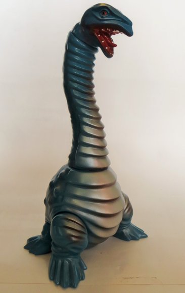 Neclong (ネクロング) - Blue & Silver figure by Hiramoto Kaiju, produced by Cojica Toys. Front view.