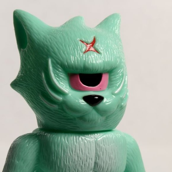 Neko Otoko - Mint figure by Mori Katsura, produced by Realxhead. Detail view.