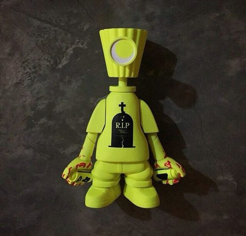 NY Fat - 6x2 R.I.P Yellow figure by Michael Lau, produced by Crazysmiles. Front view.
