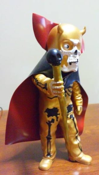 Ogon Skullman - Super7 Exclusive figure by Balzac, produced by Secret Base. Side view.