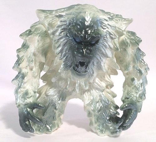 Omega Bigfoot/ Yeti figure by Dream Rocket, produced by Dream Rocket. Front view.