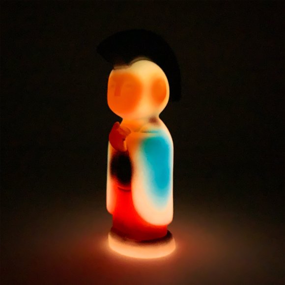 ORANGE GLOW HAWAII JIZO-ANARCHO figure by Toby Dutkiewicz, produced by Devils Head Productions. Detail view.