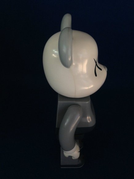 OriginalFake Bearbrick 400% figure by Kaws, produced by Medicom Toy. Side view.