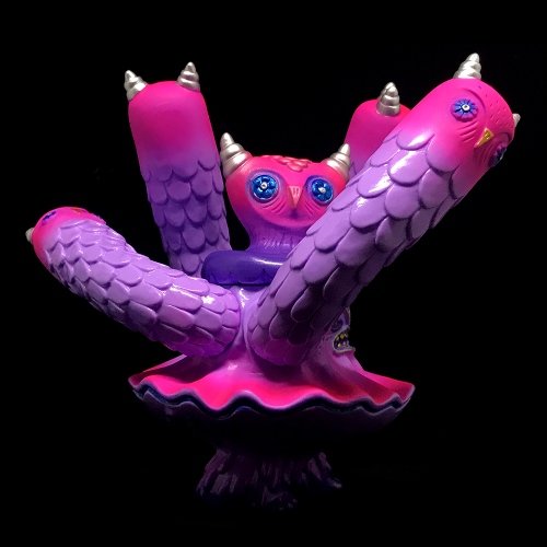 Owl Clam - Midnight Orchid figure by Nathan Jurevicius, produced by Toy Art Gallery. Front view.