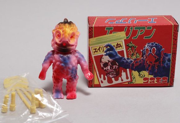 Cosmos Alien (Version B) – Mandarake Nakano exclusive figure by Cosmos Project, produced by Medicom Toy. Packaging.