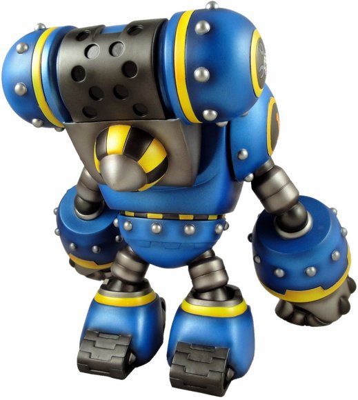 Panzer-Ace Cobalt Knight figure by Robert De Castro, produced by Atomic Mushroom. Back view.