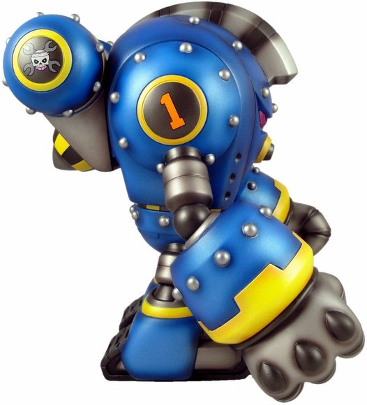 Panzer-Ace Cobalt Knight figure by Robert De Castro, produced by Atomic Mushroom. Side view.
