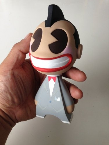 Pee-Wee figure by Kano. Front view.