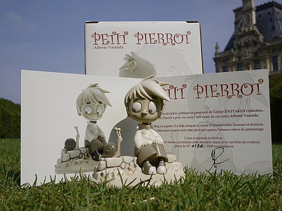 Petit Pierrot figure by Alberto Varanda, produced by Attakus. Packaging.