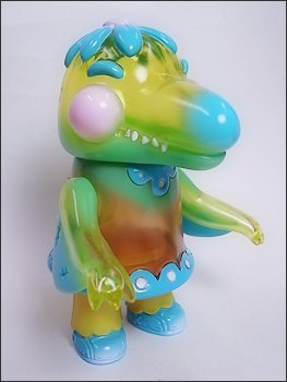 Dolly the Dolphin  figure by Bwana Spoons, produced by Gargamel. Side view.