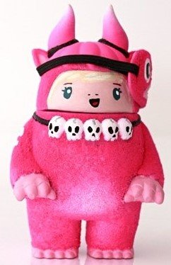 Pinkie the Garuru Cosplayer figure by Aargh. Front view.