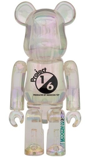 project 1/6 BE@RBRICK 100％ CLEAR CHROME Ver. figure, produced by Medicom Toy. Front view.