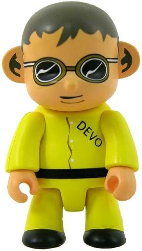 Qee-Vo figure by Mark Mothersbaugh, produced by Toy2R. Front view.