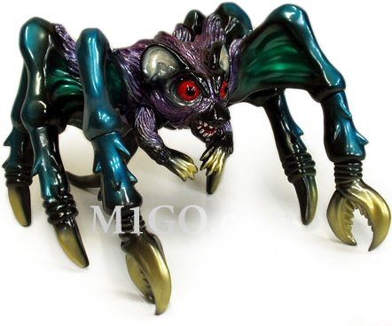 Rat Bat Spider - New Generation Black ver. figure by Yuji Nishimura, produced by M1Go. Front view.