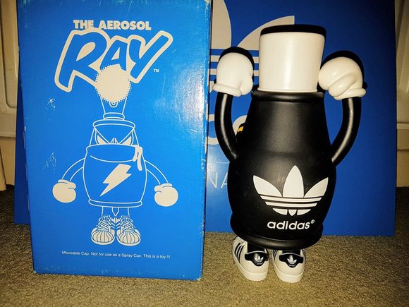 Ray the Aerosol figure by Spanky, produced by Headlock Studio. Back view.