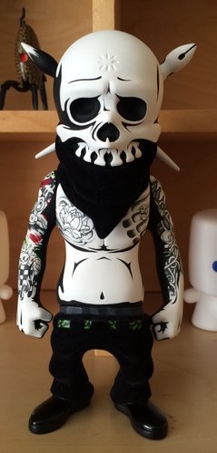 Rebel Ink - Destroy all Hippies figure by Jon-Paul Kaiser, produced by Secret Base. Front view.