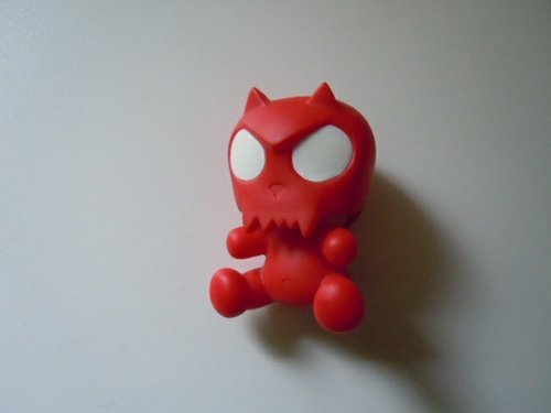 Red Baby Devil Toyer Qee figure by Toy2R, produced by Toy2R. Front view.