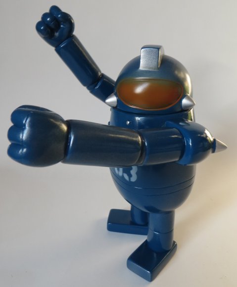 Robot Thirteen サーティーン 03 figure by Rumble Monsters, produced by Rumble Monsters. Front view.