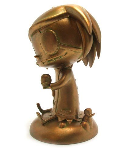 Scarygirl - Bronze figure by Nathan Jurevicius, produced by Bigshot Toyworks. Side view.