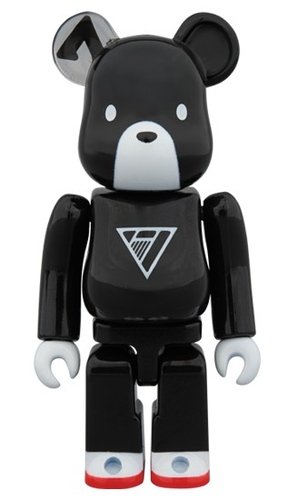 SE7EN BOOM BOOM BE@RBRICK 100% figure, produced by Medicom Toy. Front view.