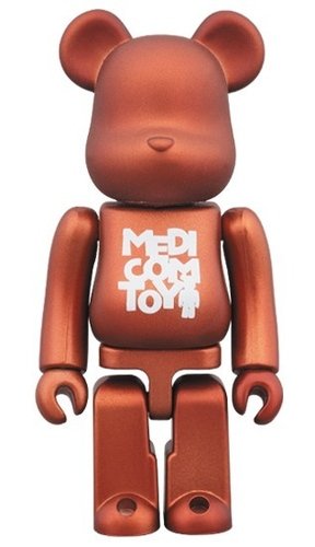 SERIES 35 RELEASE CAMPAIGN BE@RBRICK 100% figure, produced by Medicom Toy. Front view.