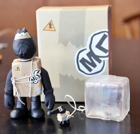 SFCC - S.F.M.L figure by Michael Lau, produced by Crazysmiles. Front view.
