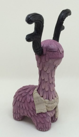 Sgarff figure by Map-Map, produced by Chima Group. Side view.