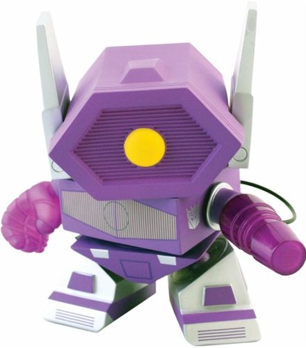 Shockwave  8 figure by Les Schettkoe, produced by The Loyal Subjects. Front view.