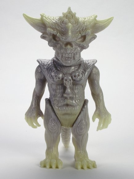 SILVER, SILVER, GLOW, GLOW APALALA figure by Toby Dutkiewicz, produced by Devils Head Productions. Front view.
