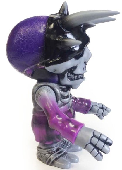 SKULL BB KBB figure by Cure, produced by Secret Base. Side view.